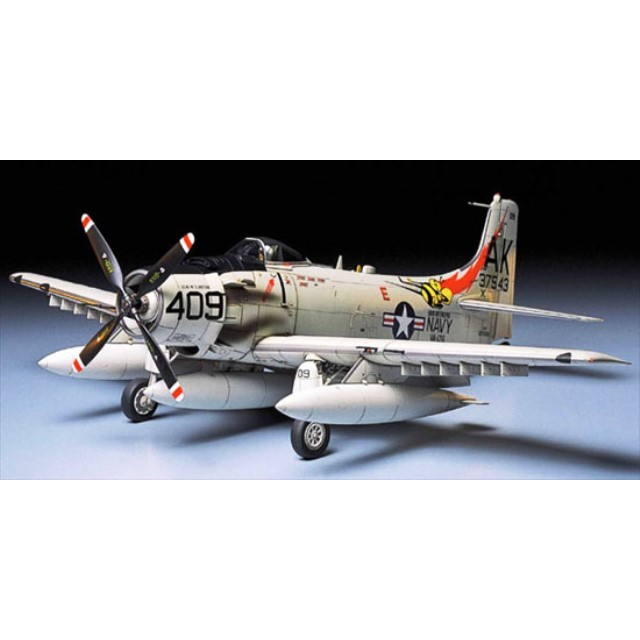 Douglas A-1H Skyraider U.S. Navy.