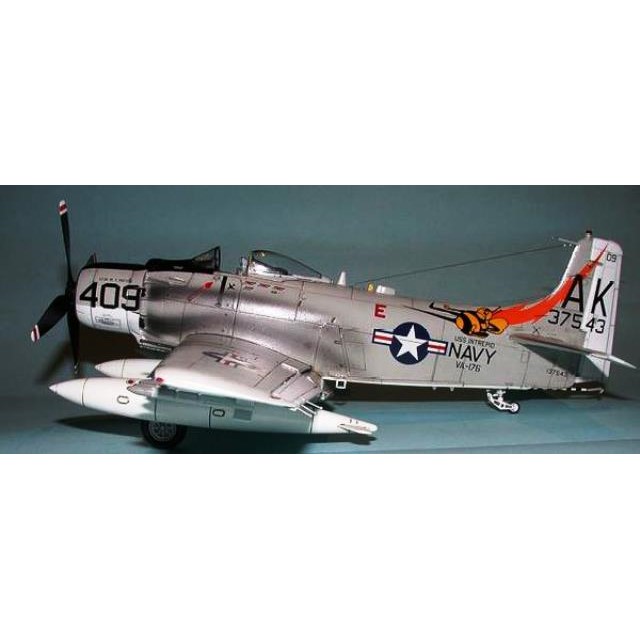 Douglas A-1H Skyraider U.S. Navy.